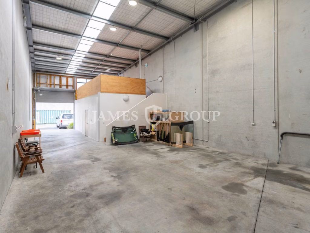 Secure Tilt-slab Industrial With Container Pad