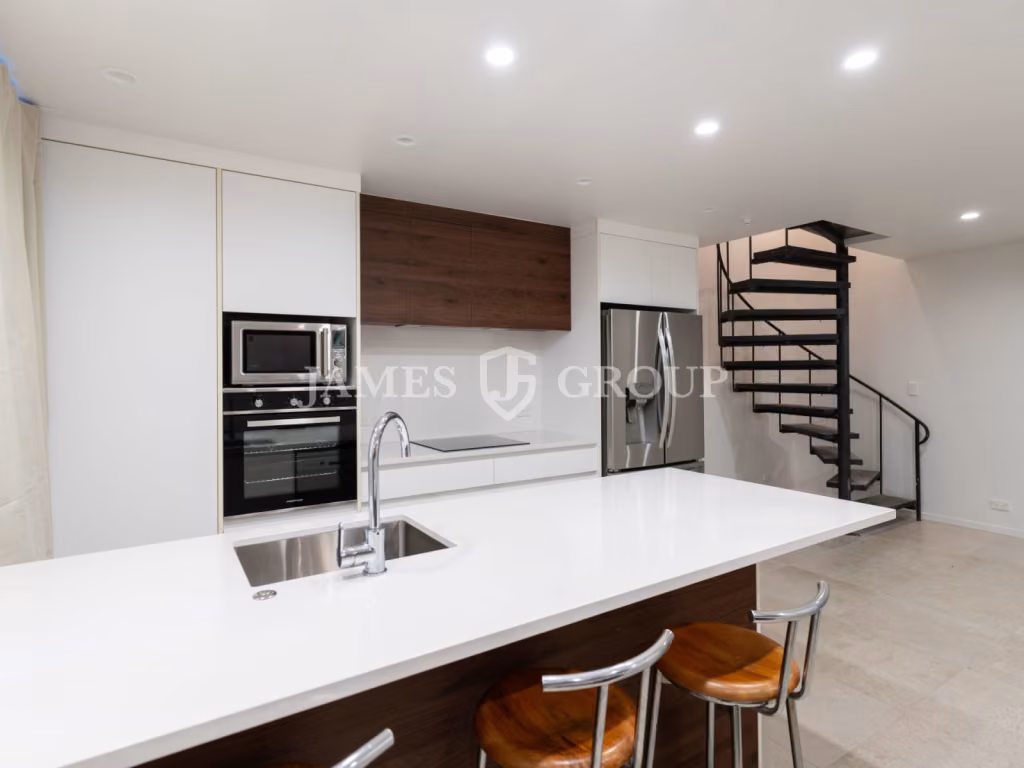 Modern Warehouse & Office With Secure Yard