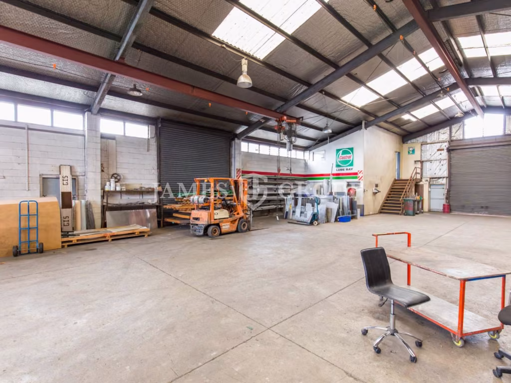 Versatile Industrial With Dual Yard And Gantry