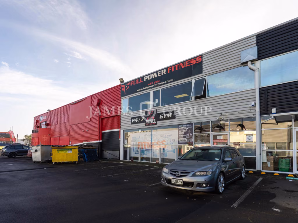 High Profile Trade Retail On Cavendish Drive!
