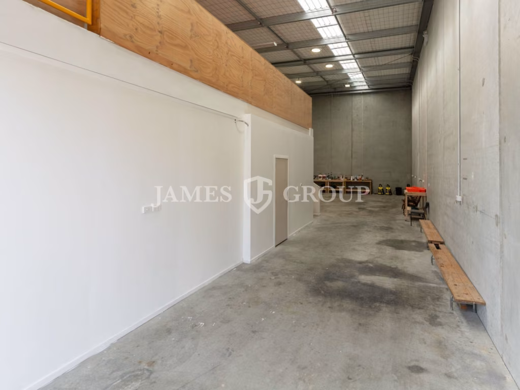 Secure Tilt-slab Industrial With Container Pad