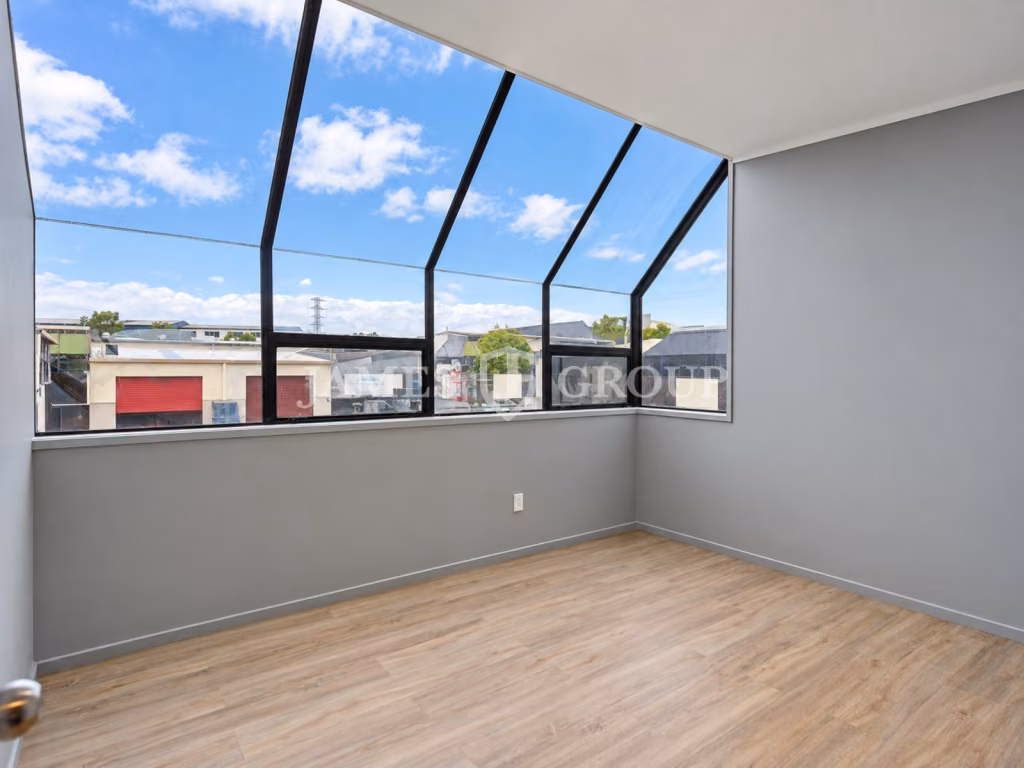 Immaculate Industrial Unit | 180m²