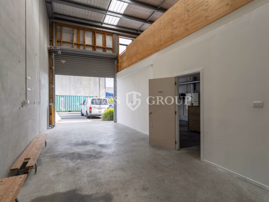 Secure Tilt-slab Industrial With Container Pad