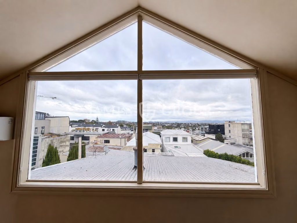 Character Live/work Space In Prime Herne Bay