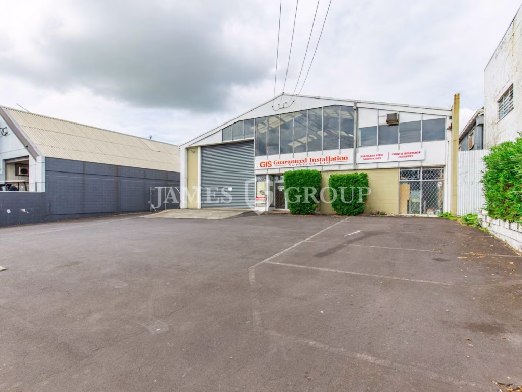 Versatile Industrial With Dual Yard And Gantry
