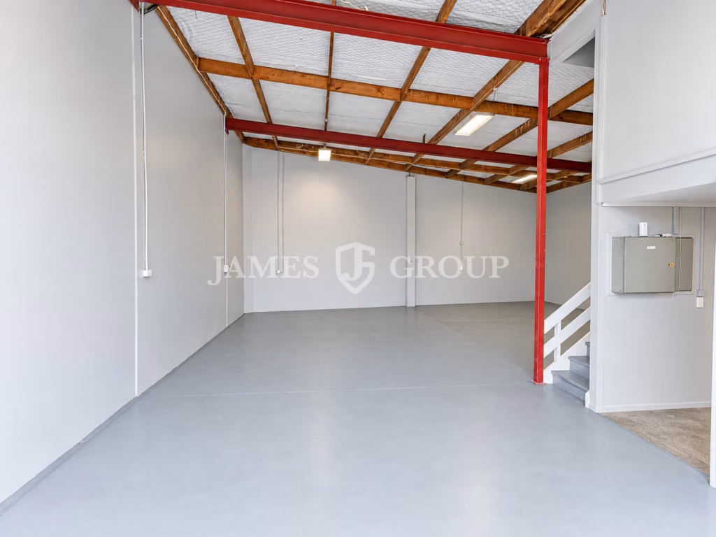 Immaculate Industrial Unit | 180m²