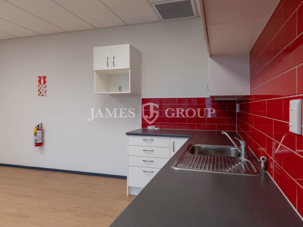 285.5m² Office | Excellent Airport Access