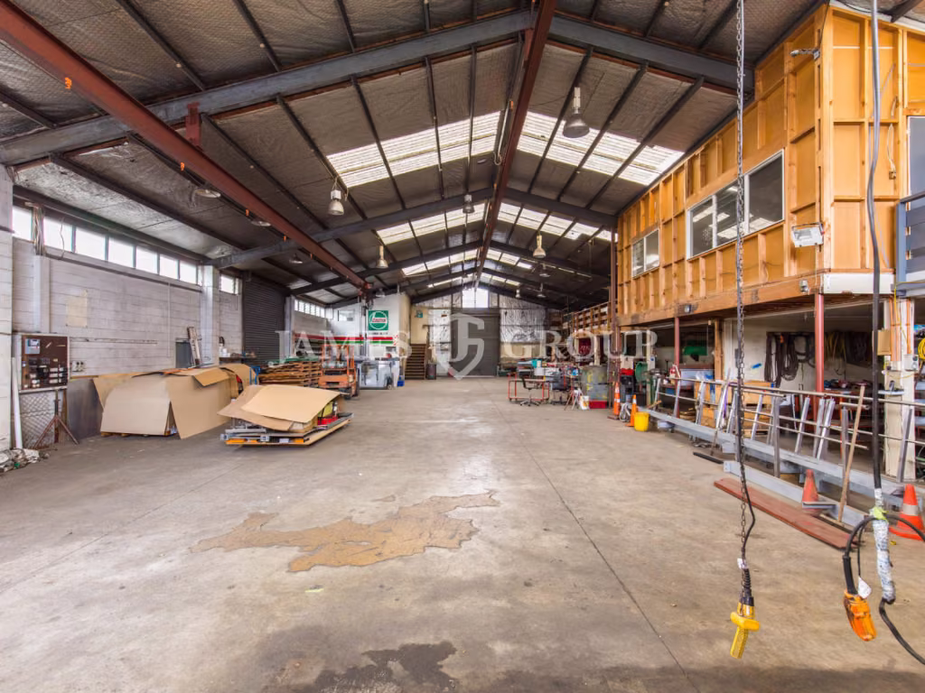 Versatile Industrial With Dual Yard And Gantry