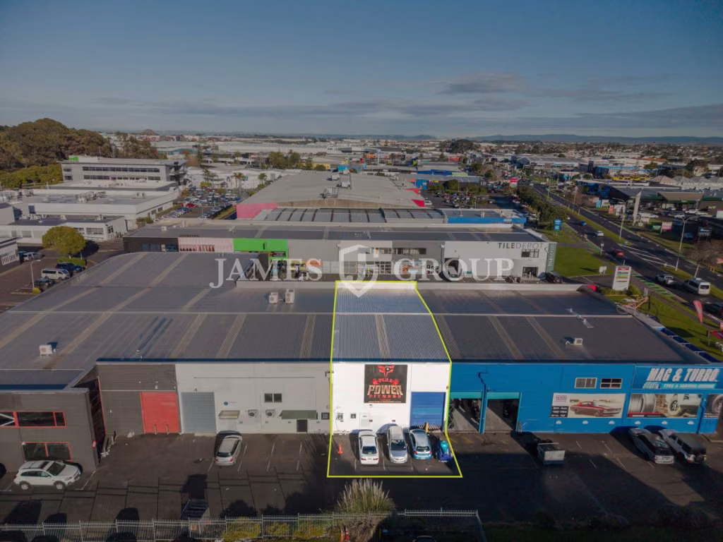 High Profile Trade Retail On Cavendish Drive!