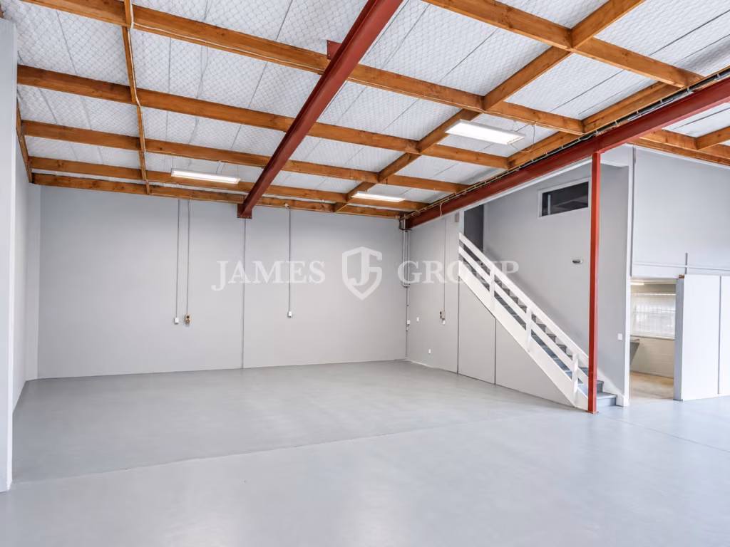 Immaculate Industrial Unit | 180m²