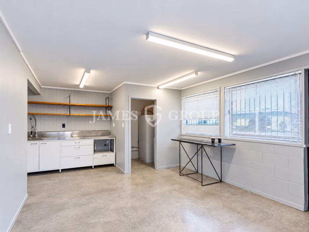 Immaculate Industrial Unit | 180m²