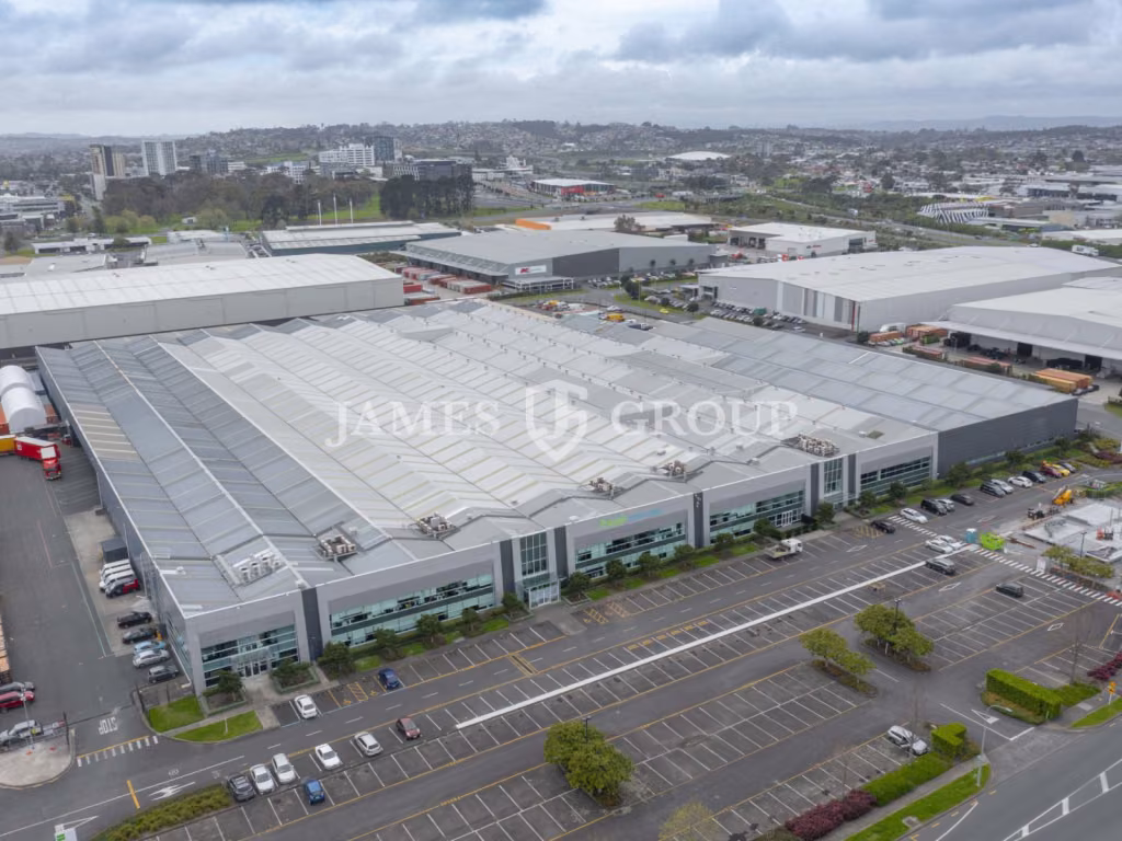 10,475m² Warehouse With Substantial Yard