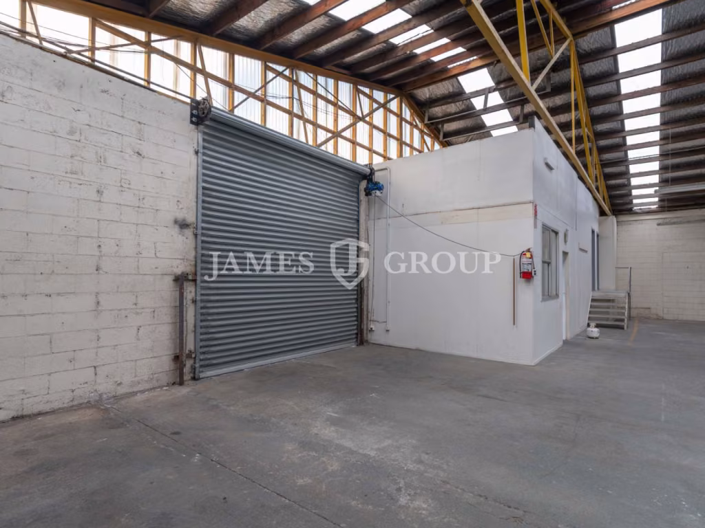 Clear-span Warehouse On Neilson Street