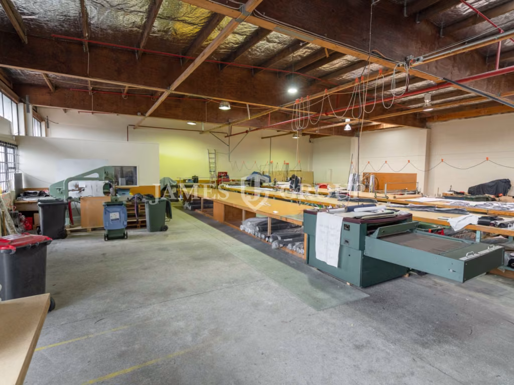 Prime Location – 100m From Motorway | 5m Stud