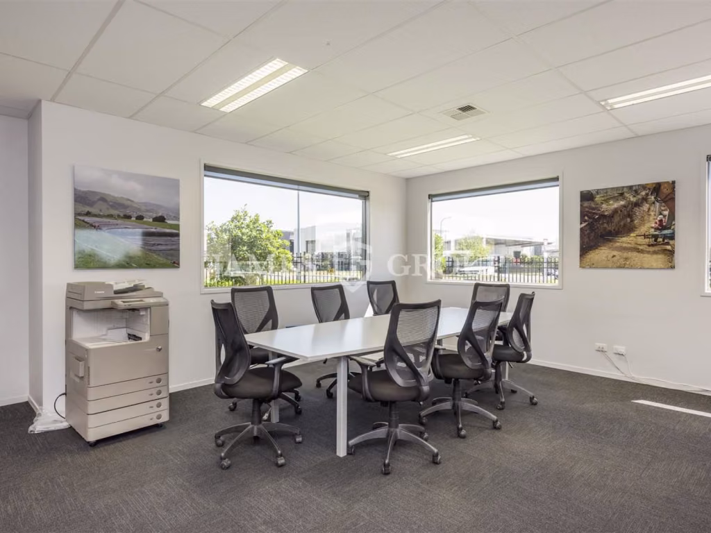 2,200m² Stonehill Business Park Facility