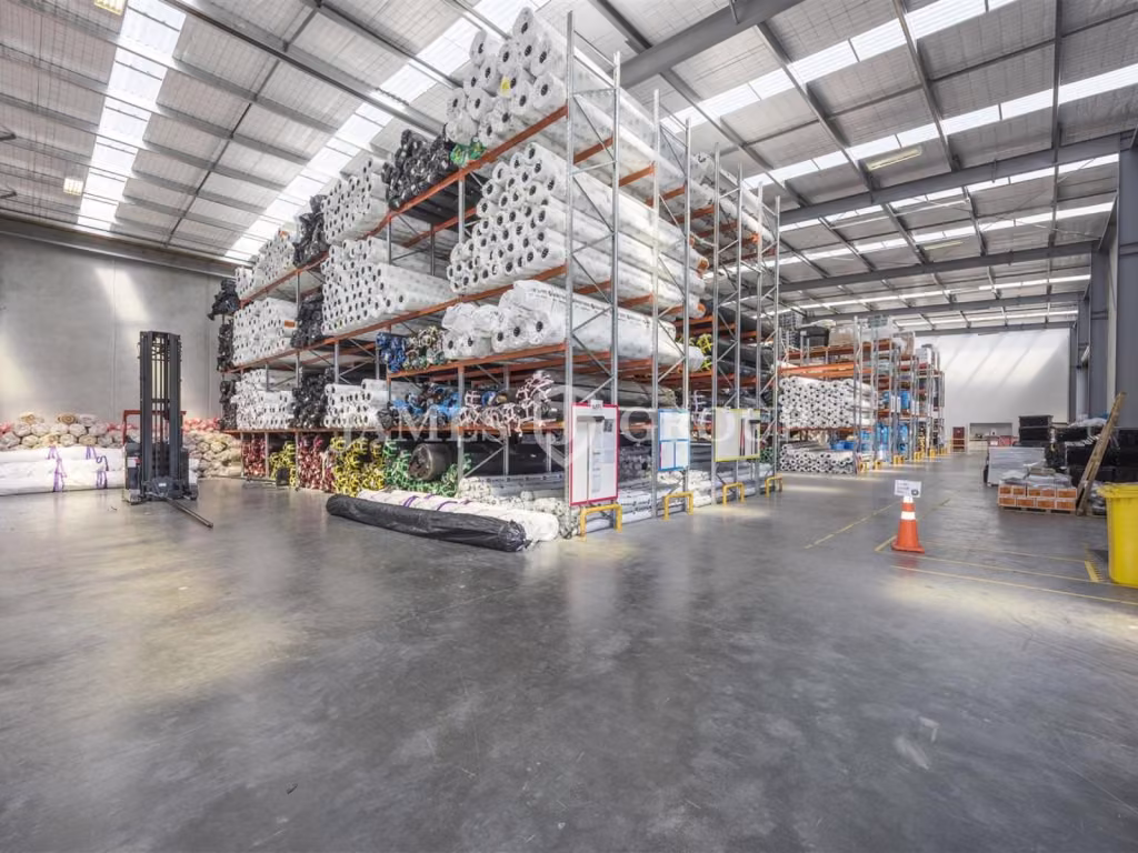 2,200m² Stonehill Business Park Facility
