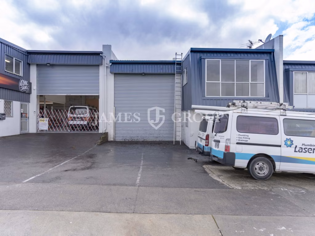 High-profile On Cavendish With Secure Parking!