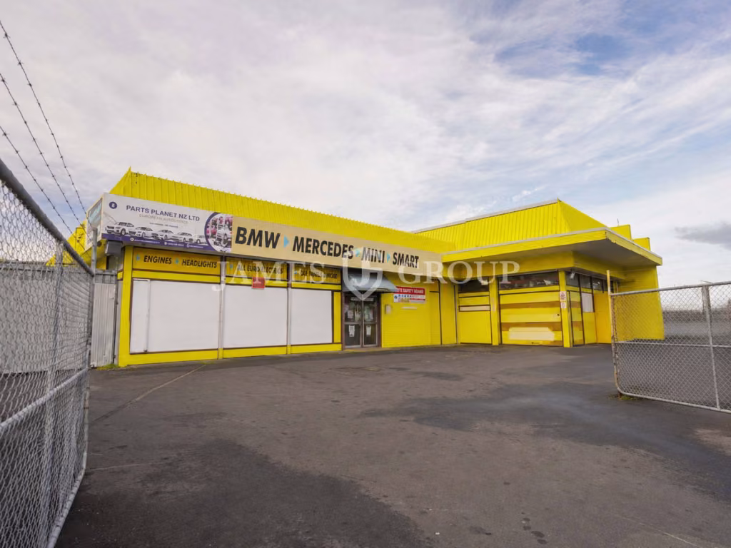 Unbeatable Location, Secure Yard, Landlord Fitout!