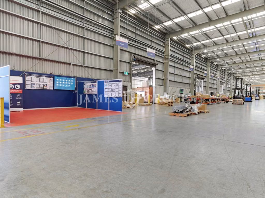 10,213m² High-stud Warehouse In Airport Precinct