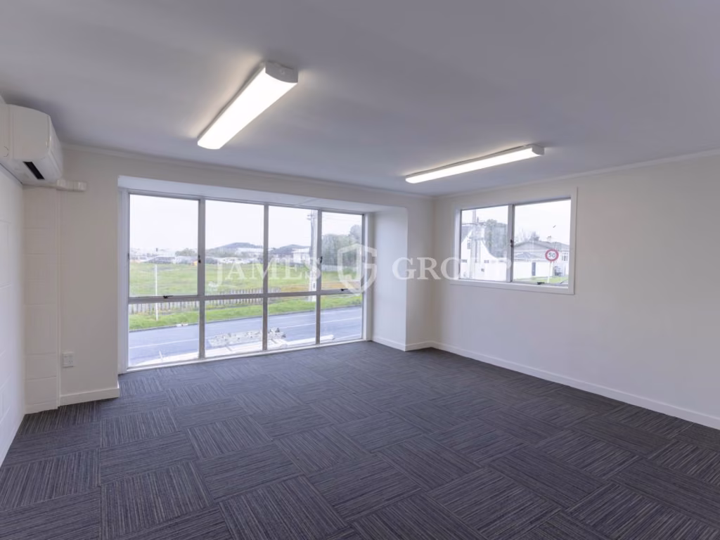 High-profile On Cavendish With Secure Parking!