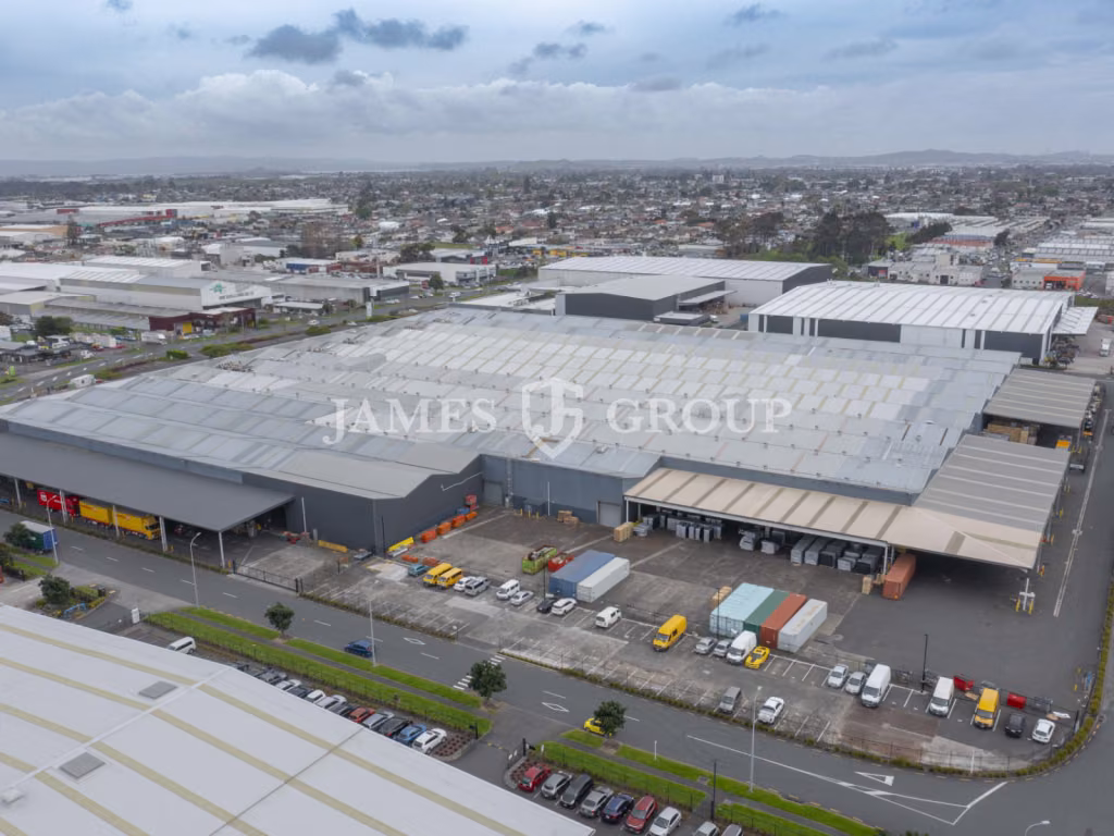 11,790m² Warehouse With Substantial Canopy