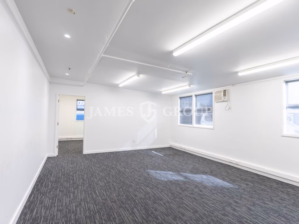 High-stud Warehouse With Extensive Secure Yard
