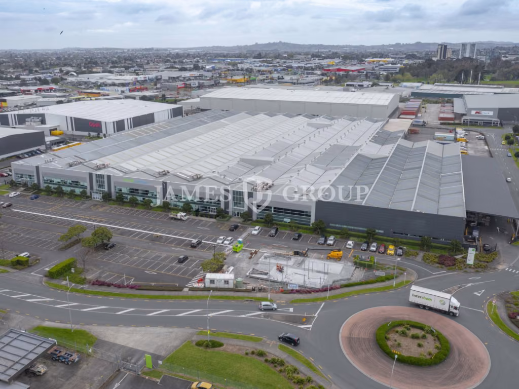 10,475m² Warehouse With Substantial Yard