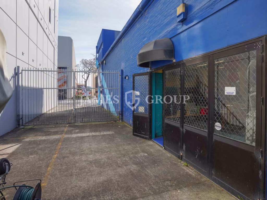 390m² Retail Sublease On Beaumont Street