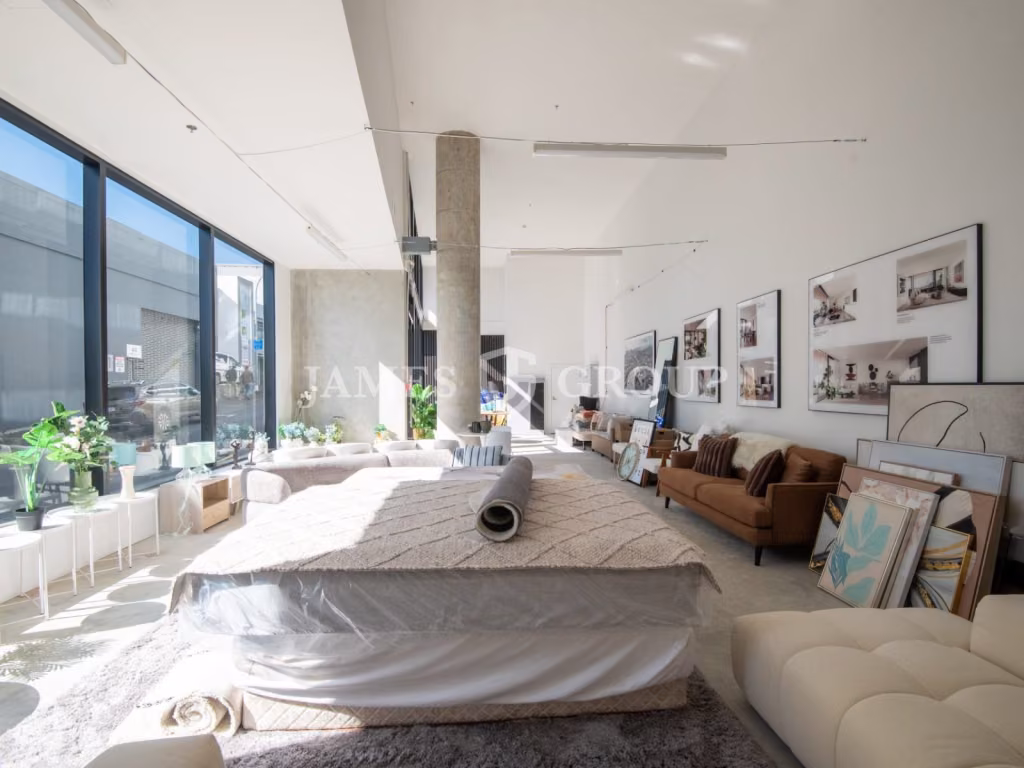 Stylish Ground Floor Space With High Ceilings