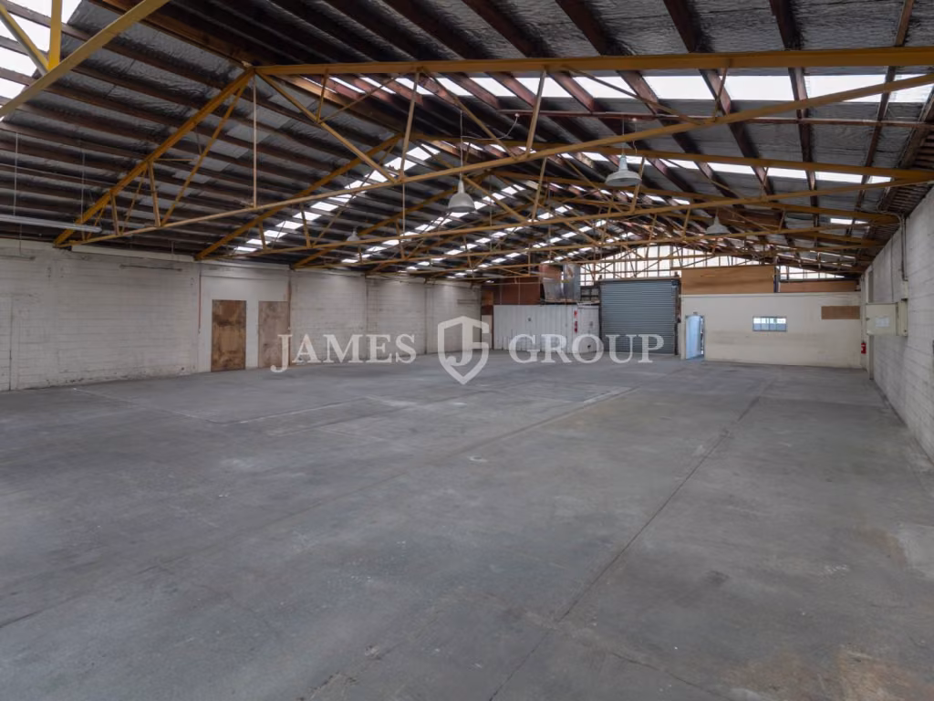 Clear-span Warehouse On Neilson Street