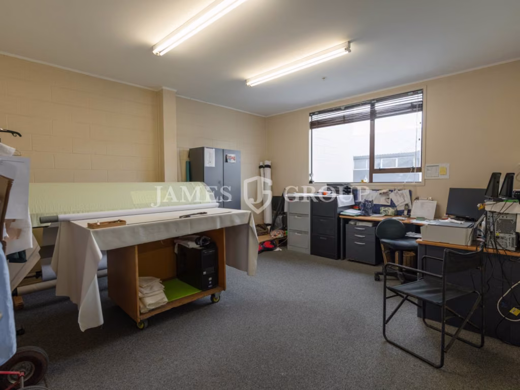 Prime Location – 100m From Motorway | 5m Stud