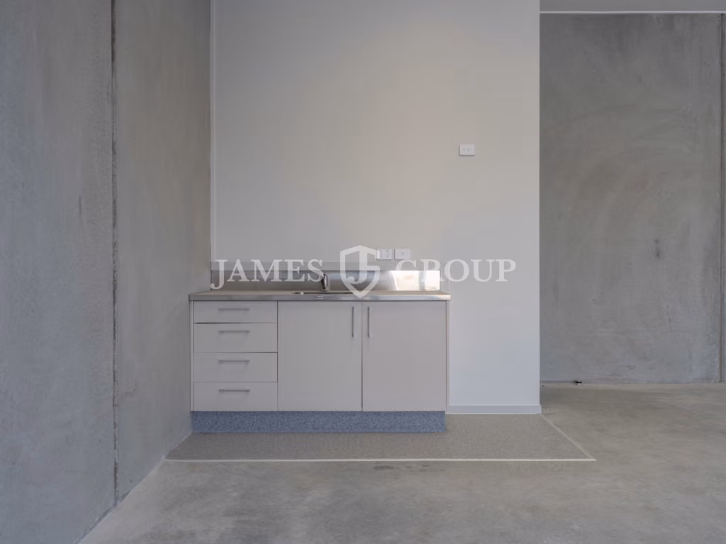 Modern High-stud Industrial Unit – Mangere