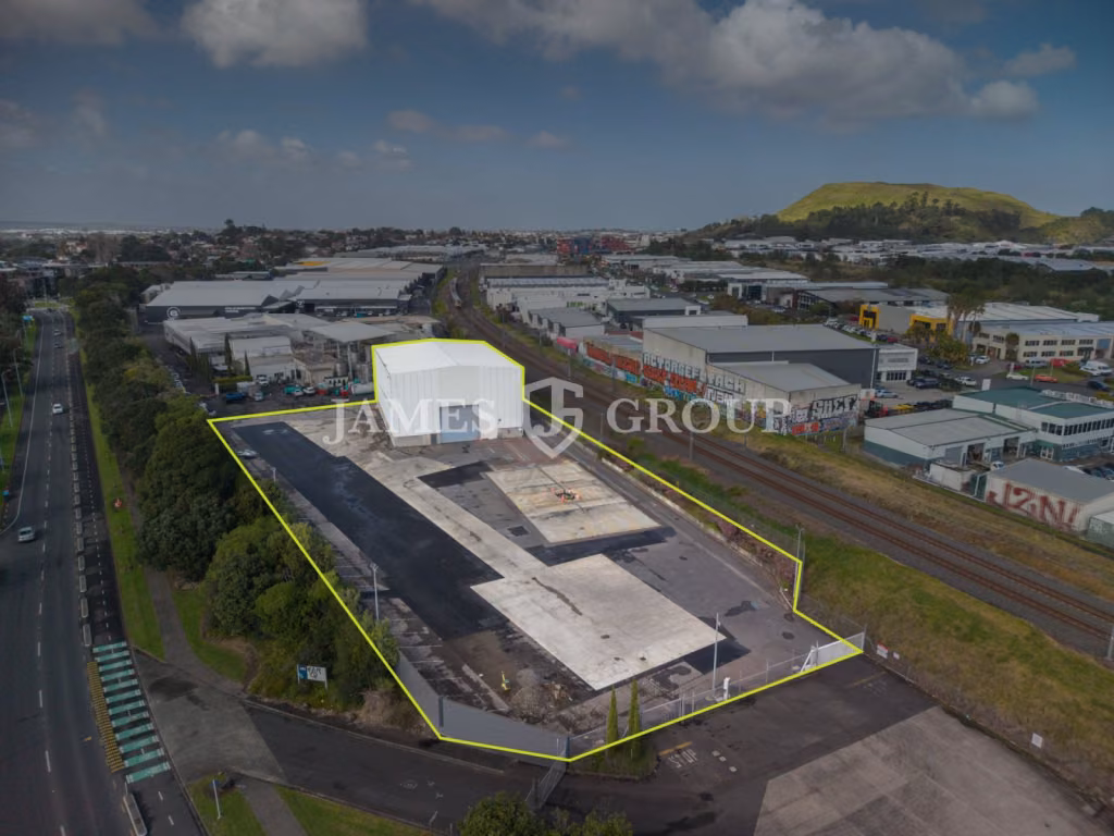 High-stud Warehouse With Extensive Secure Yard