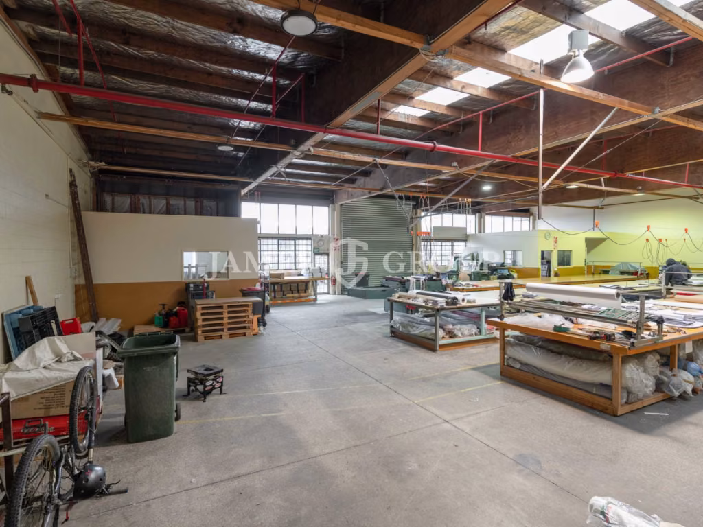 Prime Location – 100m From Motorway | 5m Stud