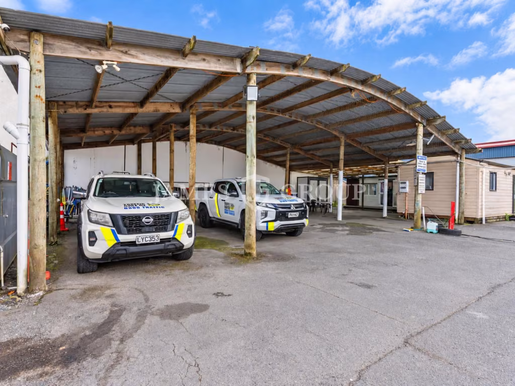 High-profile 2,450m² Yard – Minutes From Sh1