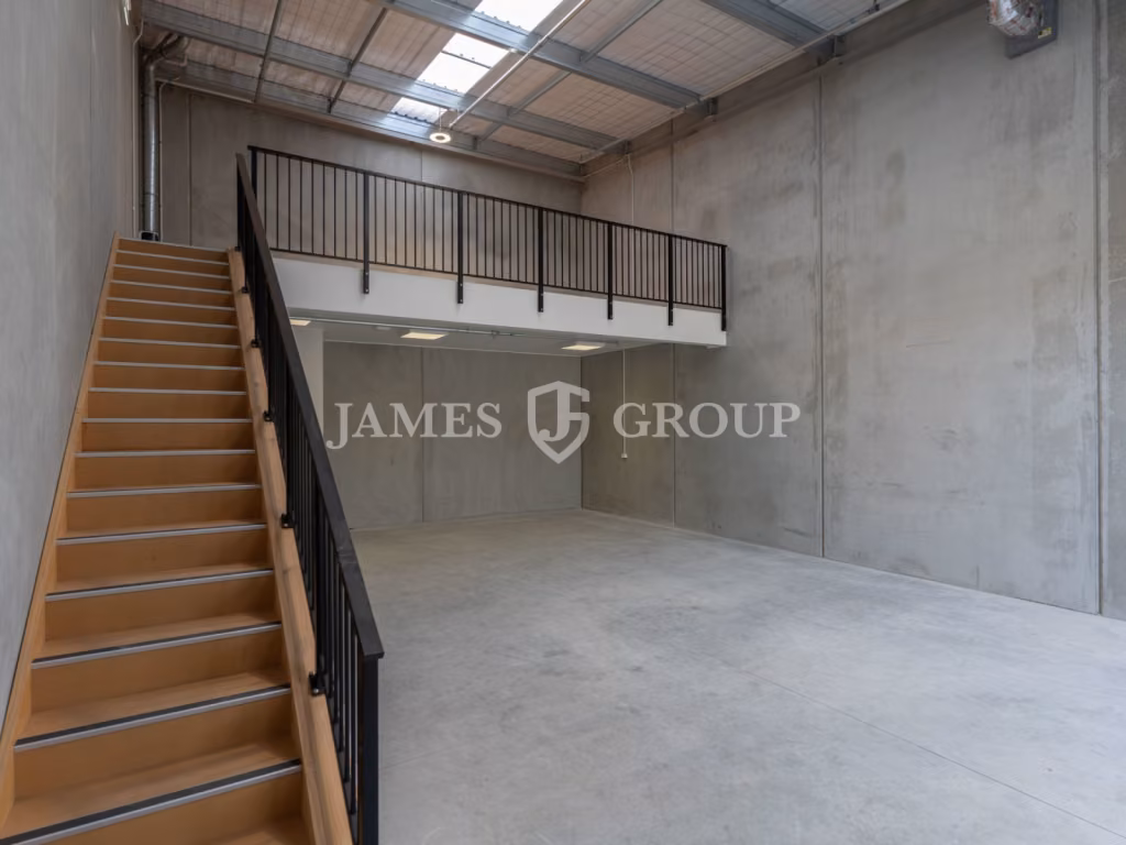 Modern High-stud Industrial Unit – Mangere