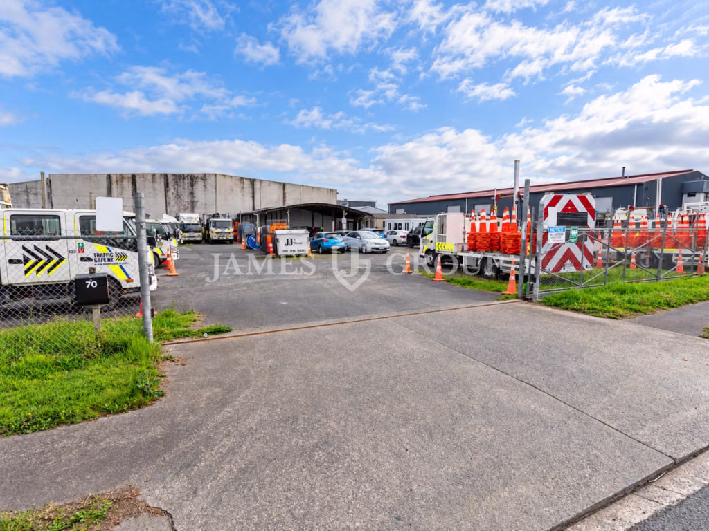 High-profile 2,450m² Yard – Minutes From Sh1
