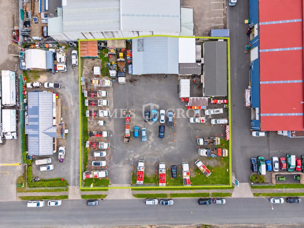 High-profile 2,450m² Yard – Minutes From Sh1