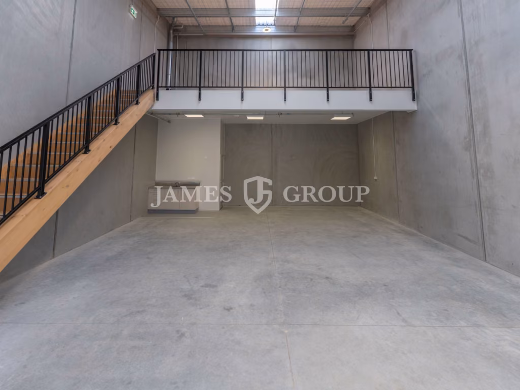 Modern High-stud Industrial Unit – Mangere