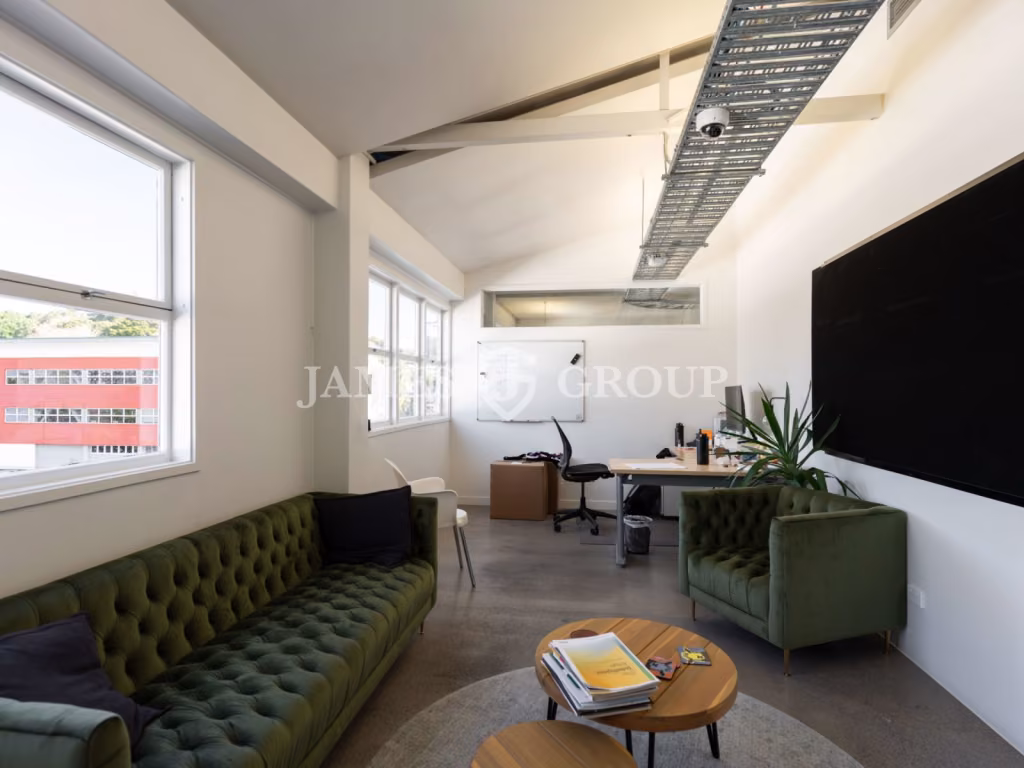 Top Floor Office – Heart Of Newmarket
