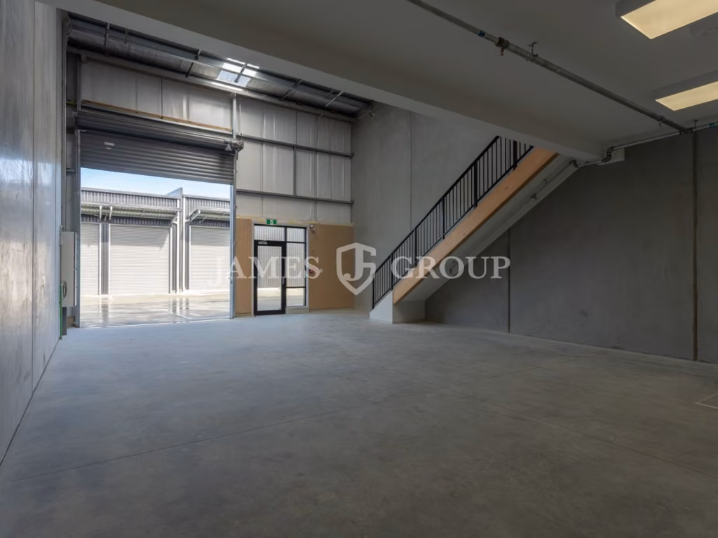 Modern High-stud Industrial Unit – Mangere
