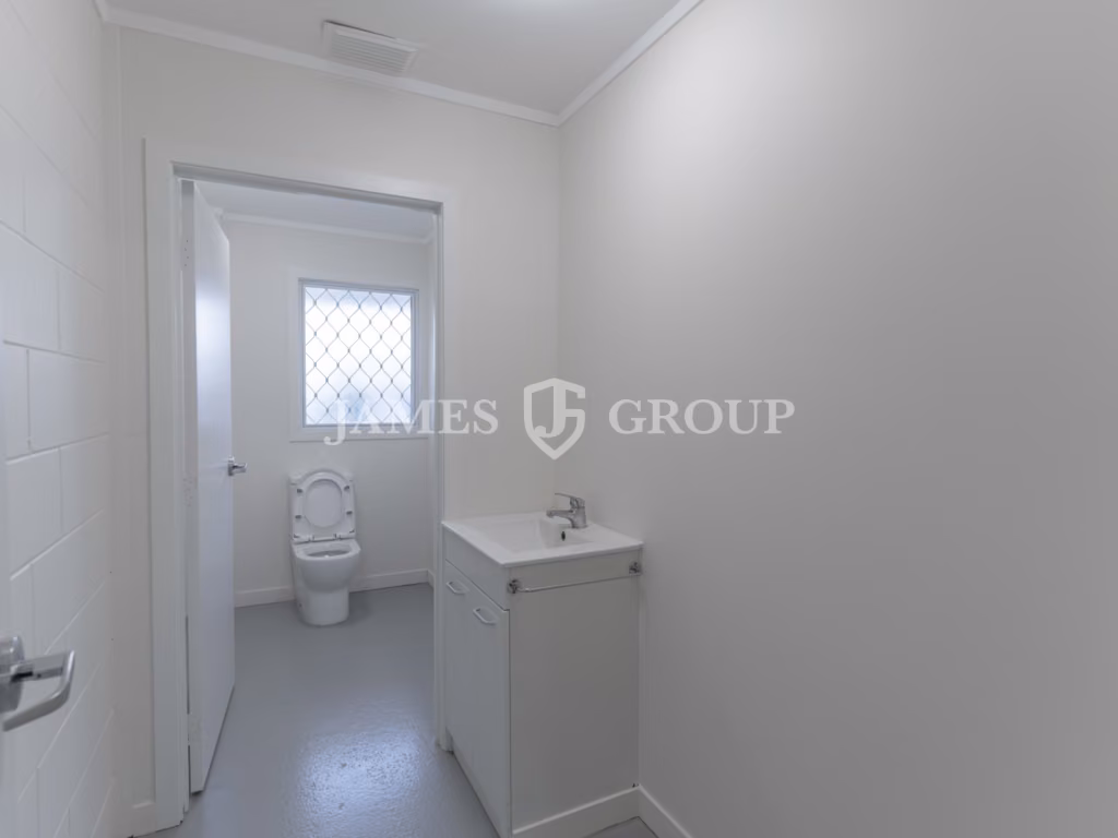 High-profile On Cavendish With Secure Parking!