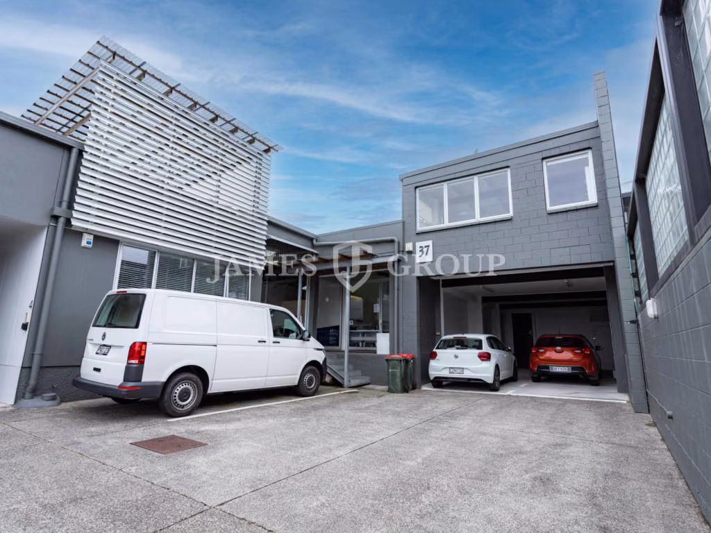 Grey Lynn Character