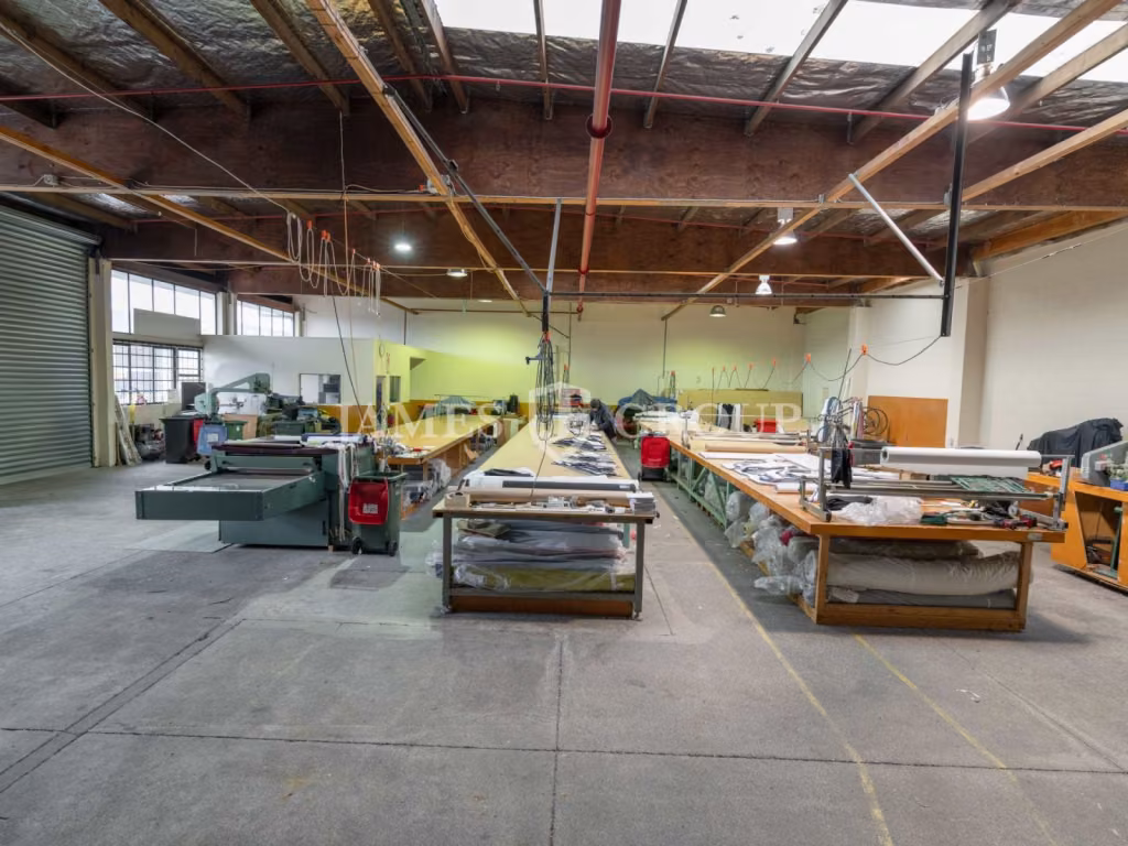 Prime Location – 100m From Motorway | 5m Stud