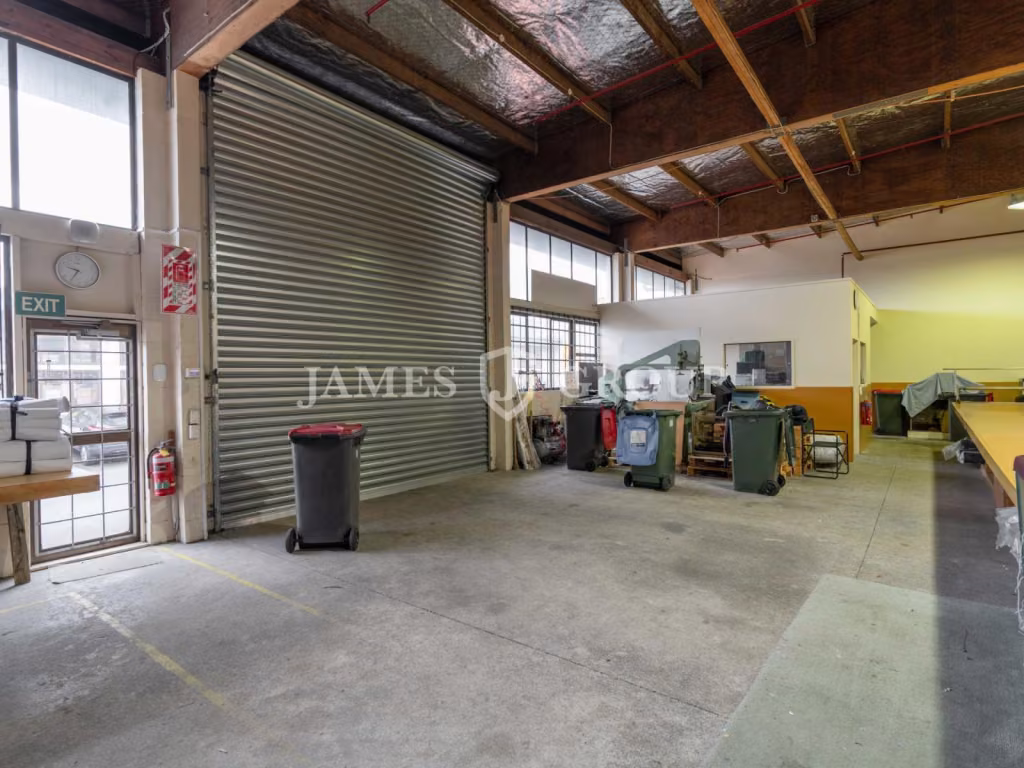 Prime Location – 100m From Motorway | 5m Stud