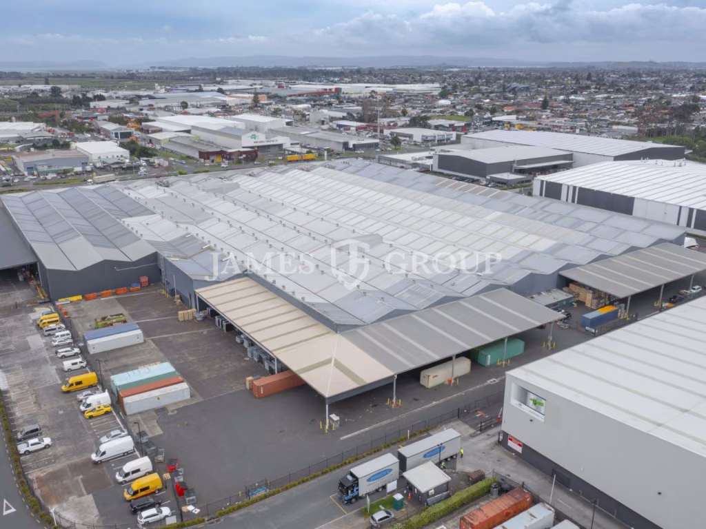 11,790m² Warehouse With Substantial Canopy