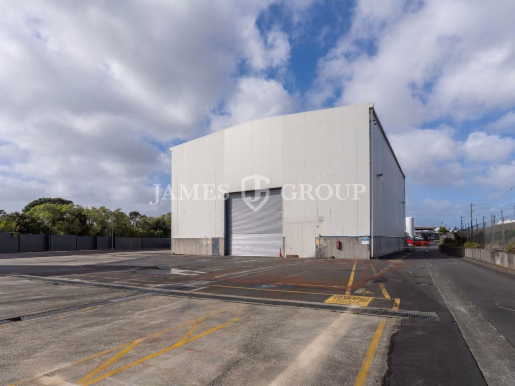 High-stud Warehouse With Extensive Secure Yard