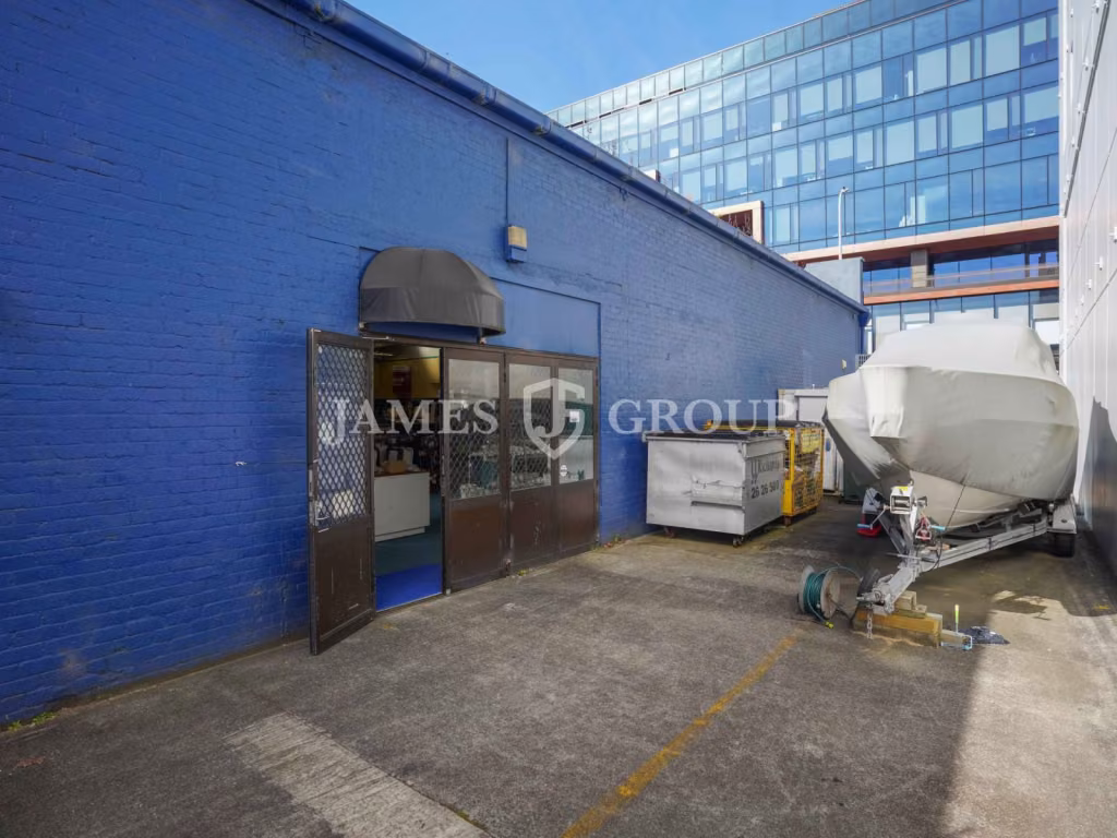 598m² Industrial Sublease On Beaumont Street