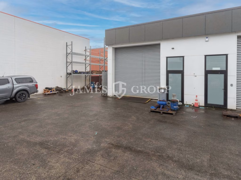 Secure End Unit In Drive Around Complex
