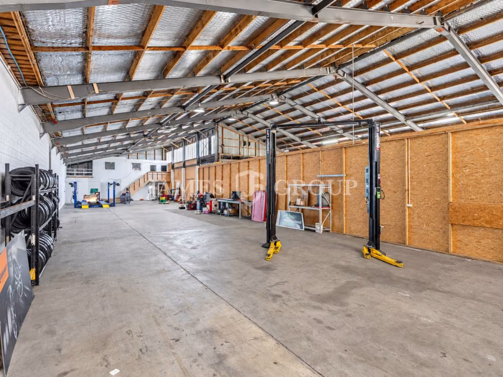 1,193m² Warehouse & Secure Yard | Saint Johns